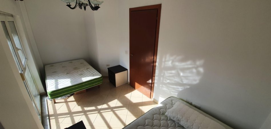 Tirane, jepet me qera apartament 2+1+Ballkon Kati 4, 110 m² 550 € (Ali Demi, Pranë Bankës Credins)