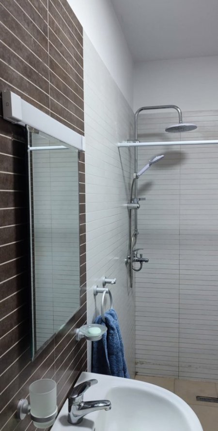 Tirane, jepet me qera apartament 1+1 Kati 1, 65 m² 500 € (Rruga Ndre Mjeda ,21 Dhjetori)