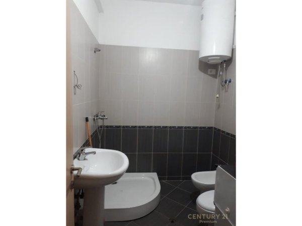 Tirane, jepet me qera apartament 2+1+Aneks+Ballkon Kati 3, 107 m² 800 € (Kopeshti Zologjik)