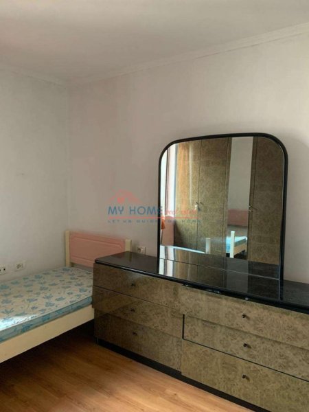 Tirane, jepet me qera apartament 1+1+Ballkon Kati 4, 56 m² 480 € (Rruga Qemal Stafa)