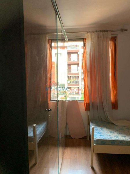 Tirane, jepet me qera apartament 1+1+Ballkon Kati 4, 56 m² 480 € (Rruga Qemal Stafa)