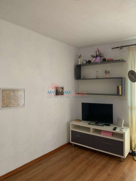 Tirane, jepet me qera apartament 1+1+Ballkon Kati 4, 56 m² 480 € (Rruga Qemal Stafa)