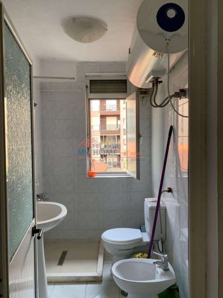 Tirane, jepet me qera apartament 1+1+Ballkon Kati 4, 56 m² 480 € (Rruga Qemal Stafa)
