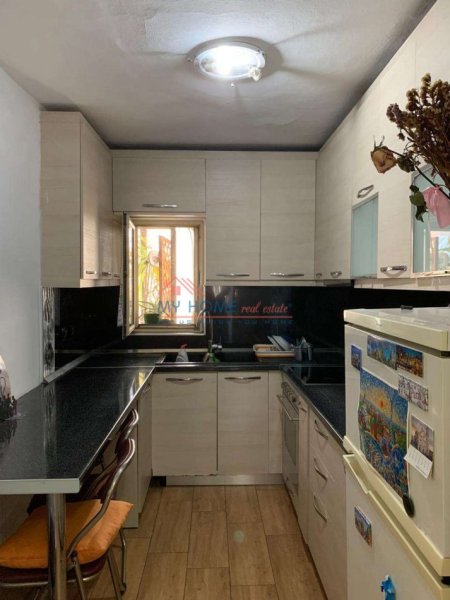 Tirane, jepet me qera apartament 1+1+Ballkon Kati 4, 56 m² 480 € (Rruga Qemal Stafa)