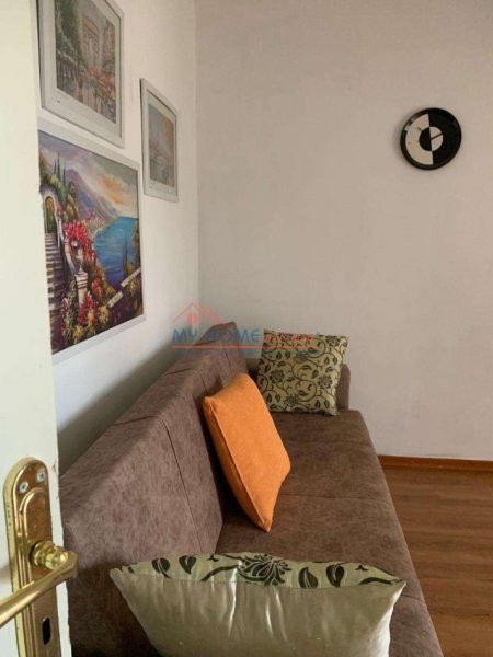 Tirane, jepet me qera apartament 1+1+Ballkon Kati 4, 56 m² 480 € (Rruga Qemal Stafa)