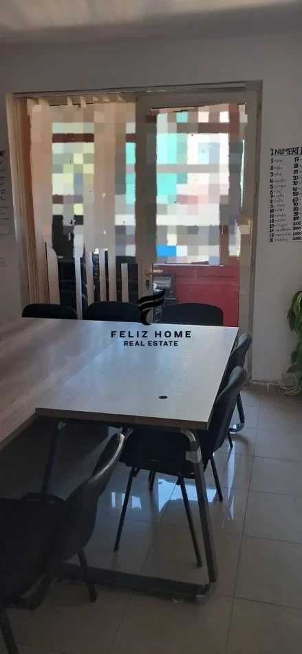 Tirane, jepet me qera zyre Kati 2, 70 m² 900 € (21 dhjetori)