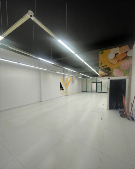 Tirane, jepet me qera dyqan Kati 0, 141 m² 1.100 € (5 MAJI)