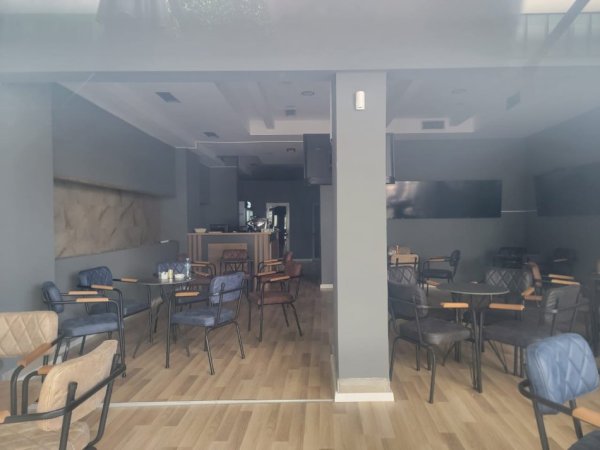 Tirane, shitet dyqan Kati 0, 85 m² 370.000 € (PRANE SPAK)