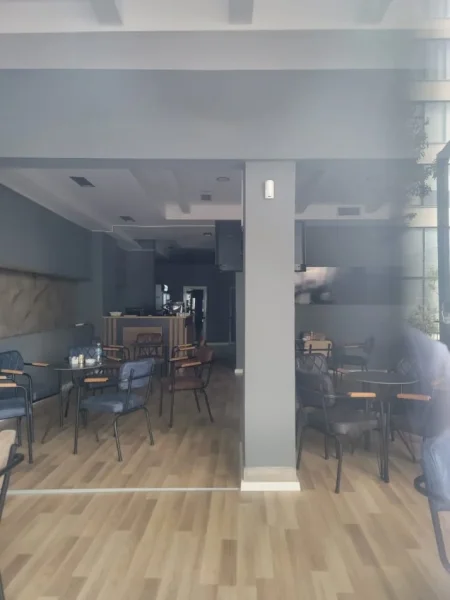 Tirane, shitet dyqan Kati 0, 85 m² 370.000 € (PRANE SPAK)