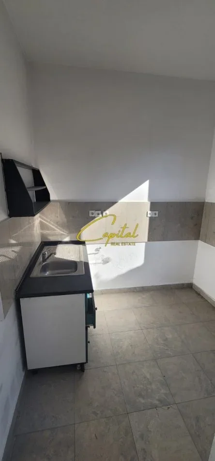Tirane, jepet me qera ambjent biznesi Kati 2, 240 m² 1.500 € (SELVIA)