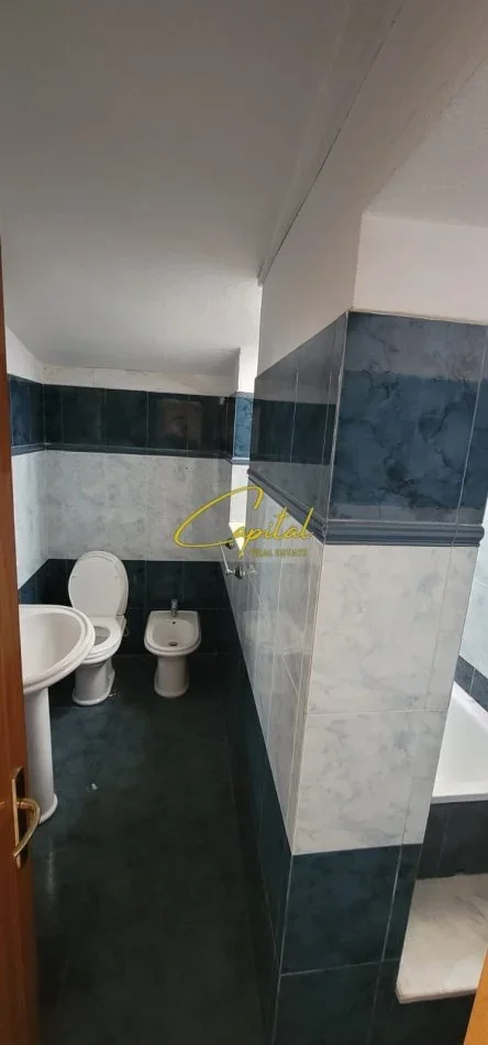 Tirane, jepet me qera ambjent biznesi Kati 2, 240 m² 1.500 € (SELVIA)