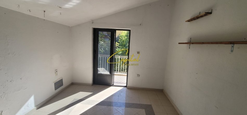 Tirane, jepet me qera ambjent biznesi Kati 2, 240 m² 1.500 € (SELVIA)