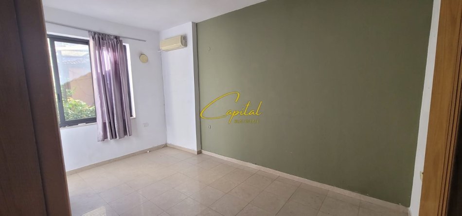 Tirane, jepet me qera ambjent biznesi Kati 2, 240 m² 1.500 € (SELVIA)