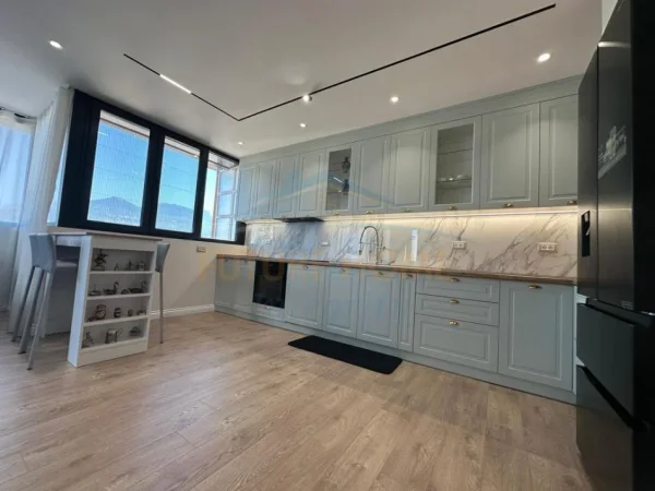 0683487469 Tirane, jepet me qera apartament 2+1 Kati 8, 100 m² 1.200 € (Rruga e Elbasanit)