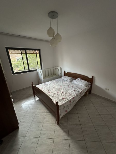 Tirane, jap me qera apartament 2+1 Kati 4, 65 m² 400 € (Rruga e Manastirit, mrapa gjimnazit Çajupi)