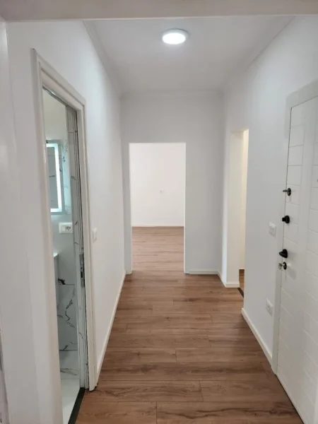 Tirane, shitet apartament 1+1 Kati 4, 51 m² 95.000 € (PRANE XHAMISE XHURA)