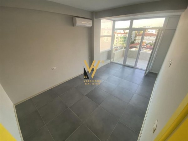 Tirane, jepet me qera zyre Kati 7, 100 m² 500 € (LICEU ARTISTIK)