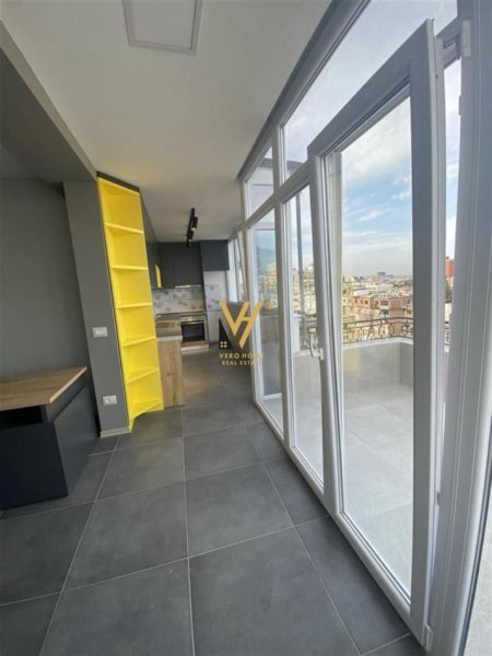 Tirane, jepet me qera zyre Kati 7, 100 m² 500 € (LICEU ARTISTIK)