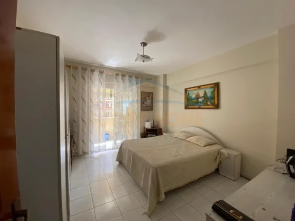 0683487469 Tirane, jepet me qera apartament 2+1 Kati 2, 95 m² 600 € (Rruga Dritan Hoxha , Prane Universitetit Zoja e Keshillit)