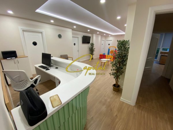 Tirane, jepet me qera ambjent biznesi Kati 1, 180 m² 1.850 € (GLOBE)