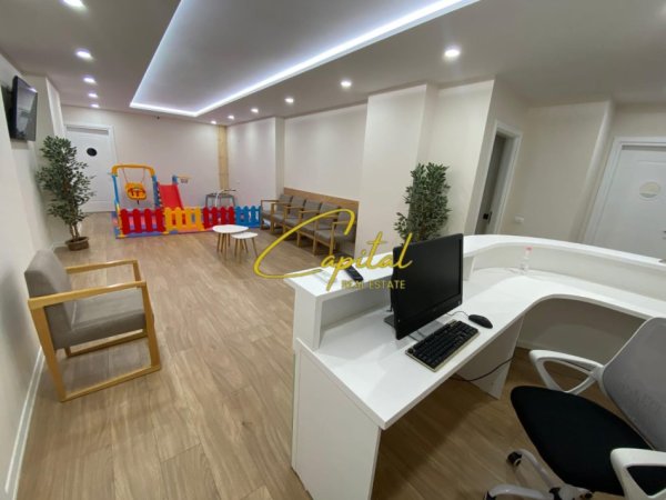 Tirane, jepet me qera ambjent biznesi Kati 1, 180 m² 1.850 € (GLOBE)