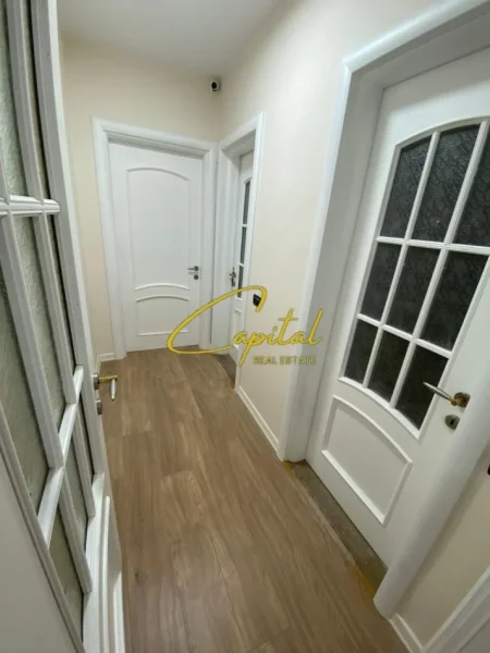 Tirane, jepet me qera ambjent biznesi Kati 1, 180 m² 1.850 € (GLOBE)