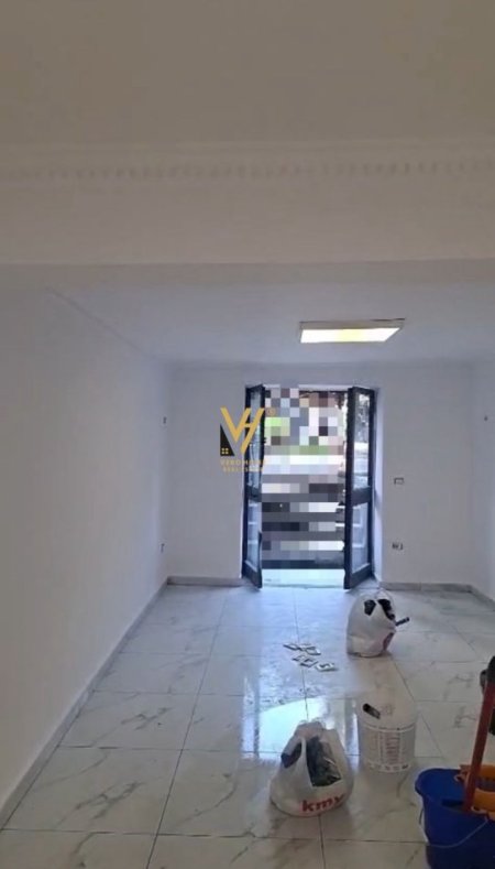 Tirane, jepet me qera zyre Kati -1, 40 m² 500 € (ISH EKSPOZITA)