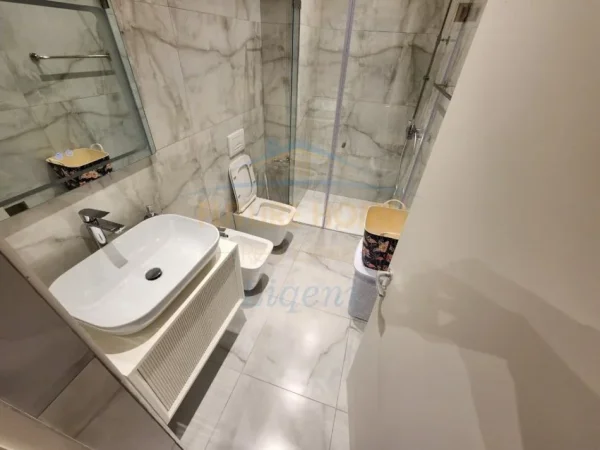 0683487469 Tirane, jepet me qera apartament 2+1 Kati 1, 115 m² 1.200 € (Liqeni i Thate , Rruga Hamdi Garunja)