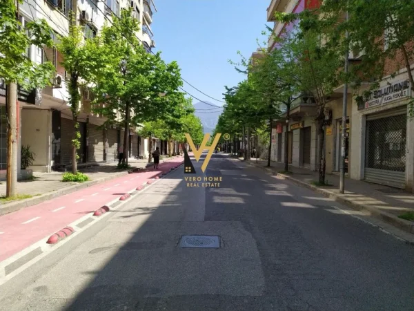Tirane, jepet me qera ambjent biznesi Kati 0, 20 m² 300 € (HOXHA TAHSIM)