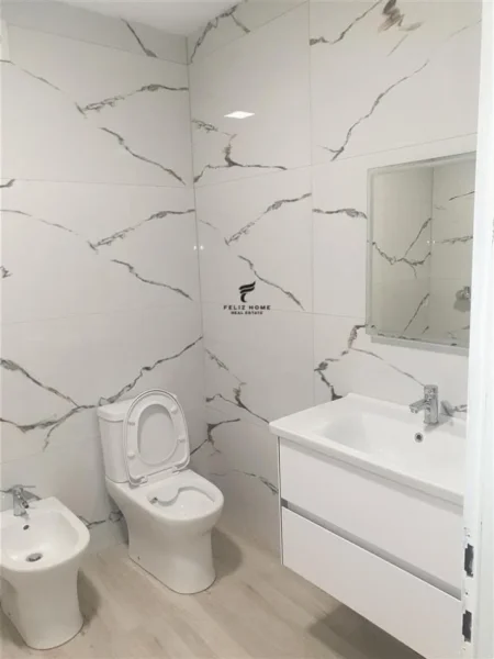 Tirane, jepet me qera zyre Kati 3, 76 m² 900 € (PRANE BRIGADES 8)