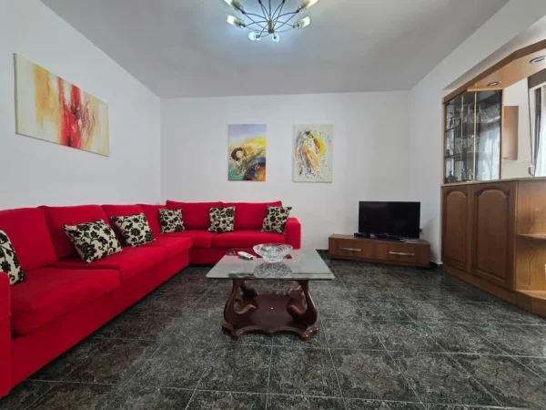 Tirane, jepet me qera apartament 1+1 Kati 3, 450 € (xhamlliku)