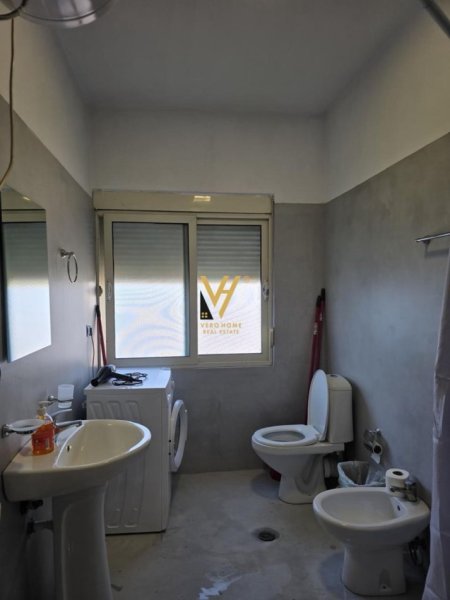 Tirane, jepet me qera apartament 2+1+Ballkon Kati 5, 90 m² 650 € (KRISTAL CENTER)