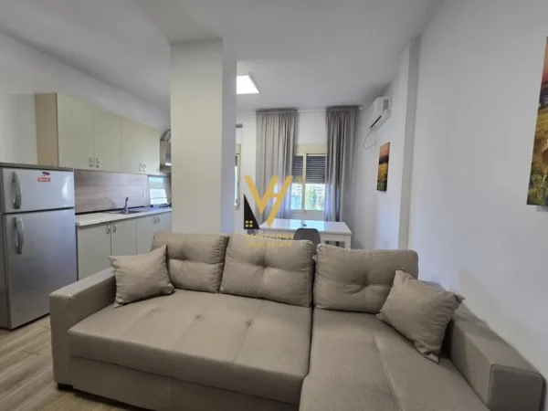 Tirane, jepet me qera apartament 2+1+Ballkon Kati 5, 90 m² 650 € (KRISTAL CENTER)