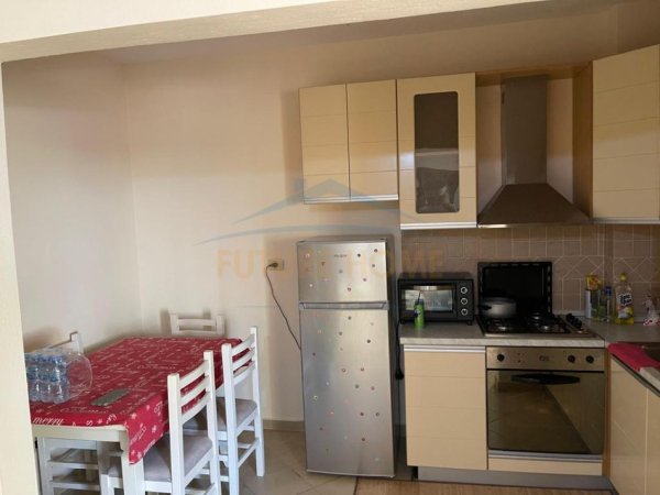 Durres, jepet me qera apartament 1+1+Ballkon Kati 4, 53 m² 300 € (Shkembi Kavajes)