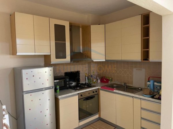 Durres, jepet me qera apartament 1+1+Ballkon Kati 4, 53 m² 300 € (Shkembi Kavajes)