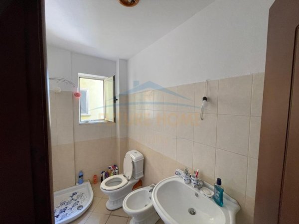 Durres, jepet me qera apartament 1+1+Ballkon Kati 4, 53 m² 300 € (Shkembi Kavajes)