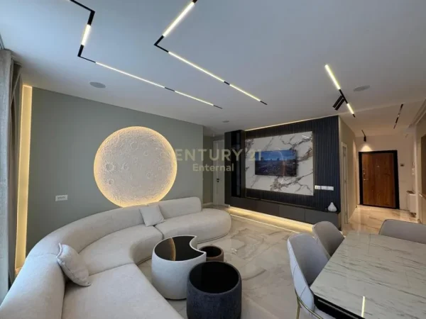 Tirane, shes apartament 2+1 Kati 4, 119 m² 250.000 € (Bulevardi i ri)