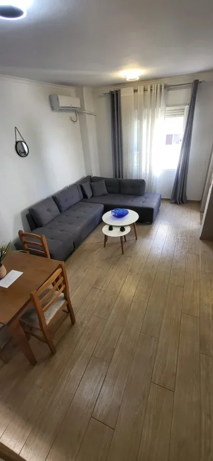 Tirane, jepet me qera apartament 2+1+Ballkon Kati 3, 70 m² 600 € (Eduart Mano)