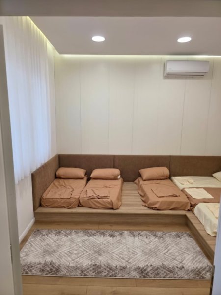 Jepet Vile 2-kateshe me Qera ne Komunen e Parisit Kati 2, 200 m² 2.500 Euro