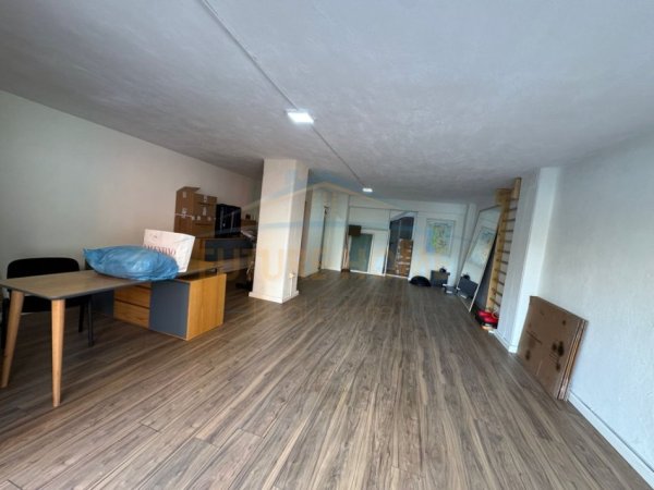 Durres, jepet me qera vetem 1 dhome 1 Katshe Kati 0, 450 € 