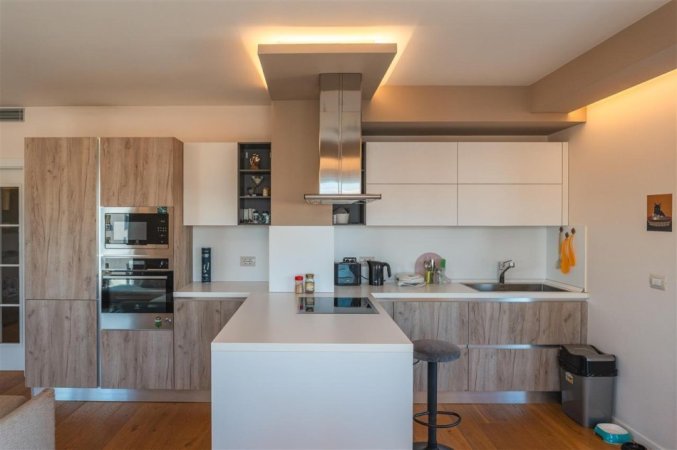 Tirane, shitet apartament 3+1+Ballkon Kati 9, 139 m² 360.000 € (Kompleksi Magnet)