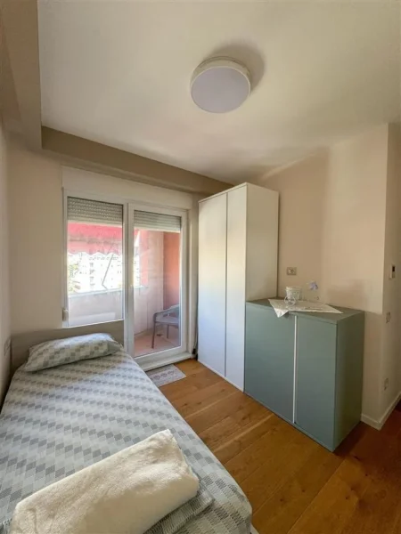 Tirane, shitet apartament 3+1+Ballkon Kati 9, 139 m² 360.000 € (Kompleksi Magnet)