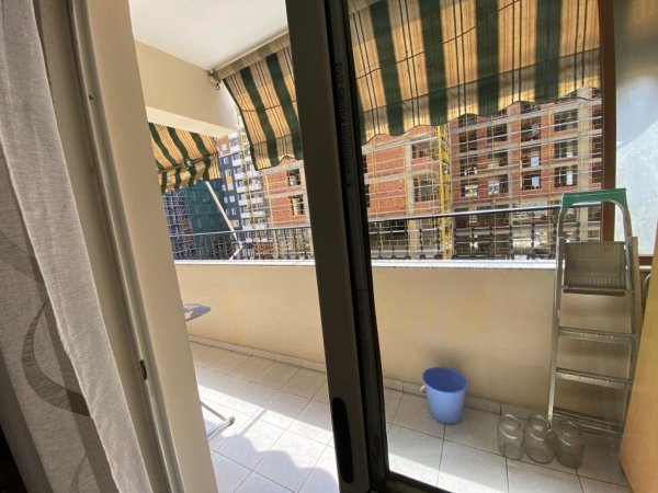 Tirane, jepet me qera apartament 2+1+Ballkon , 101 m² 600 € (Rruga Dritan hoxha)