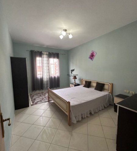 Tirane, jepet me qera apartament 2+1 Kati 3, 106 m² 500 € (PRANE PASTICERI NELA)