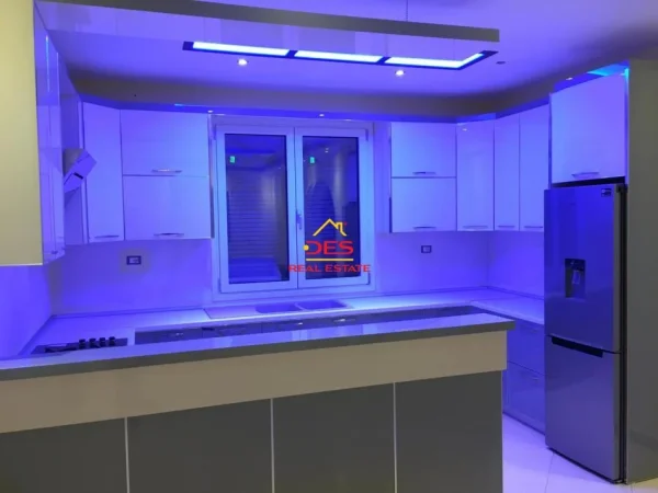 Vlore, shitet Vile 4+1+Ballkon Kati 2, 190 m² 185.000 € (Novoselë)