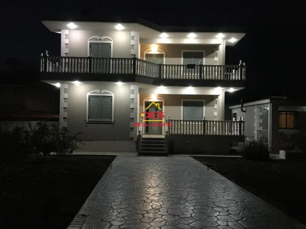 Vlore, shitet Vile 4+1+Ballkon Kati 2, 190 m² 185.000 € (Novoselë)