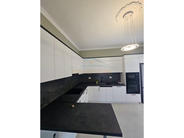 Durres, jepet me qera apartament 2+1 Kati 2, 90 m² 400 € 