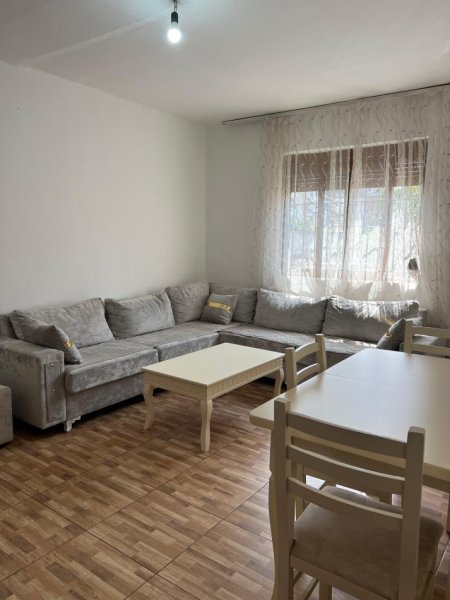 Tirane, jepet me qera apartament 1+1 Kati 2, 80 m² 450 € (Qsut , Universiteti Mjeksis)