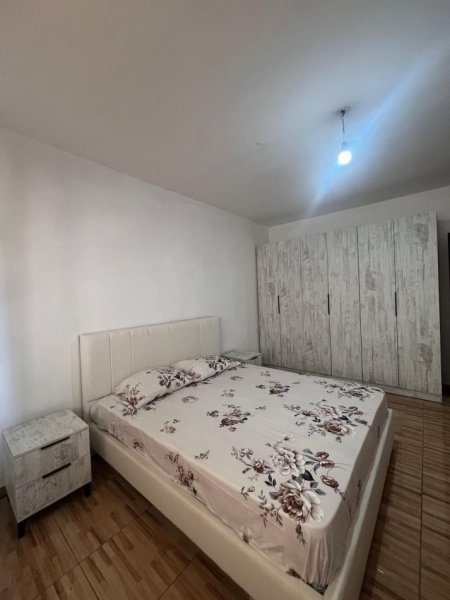 Tirane, jepet me qera apartament 1+1 Kati 2, 80 m² 450 € (Qsut , Universiteti Mjeksis)