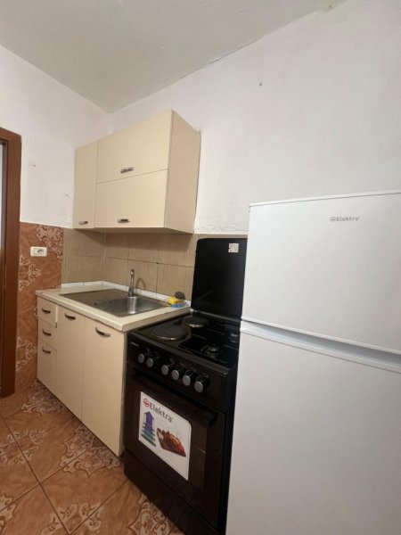 Tirane, jepet me qera apartament 1+1 Kati 2, 80 m² 450 € (Qsut , Universiteti Mjeksis)